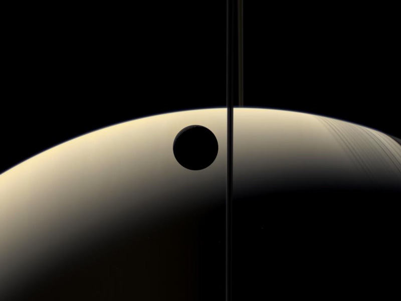 Pokrytie polumesyaca Saturna Reei
