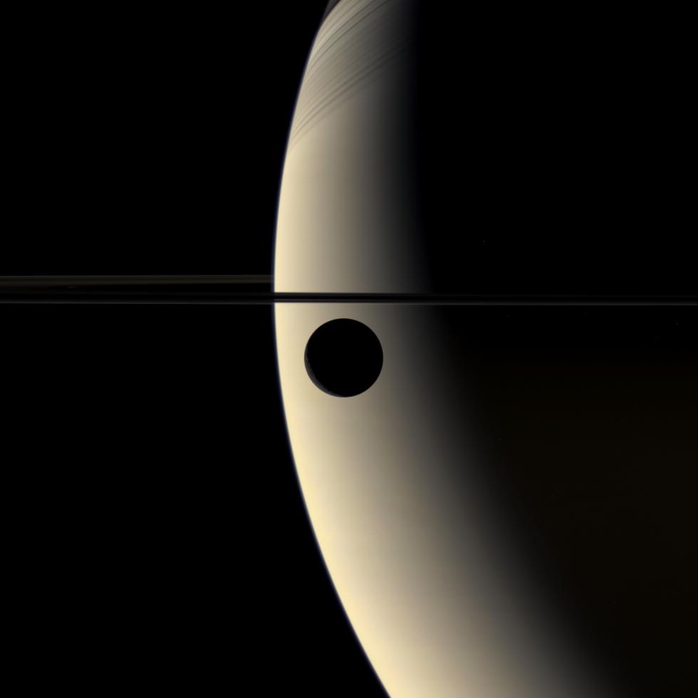 Pokrytie polumesyaca Saturna Reei
