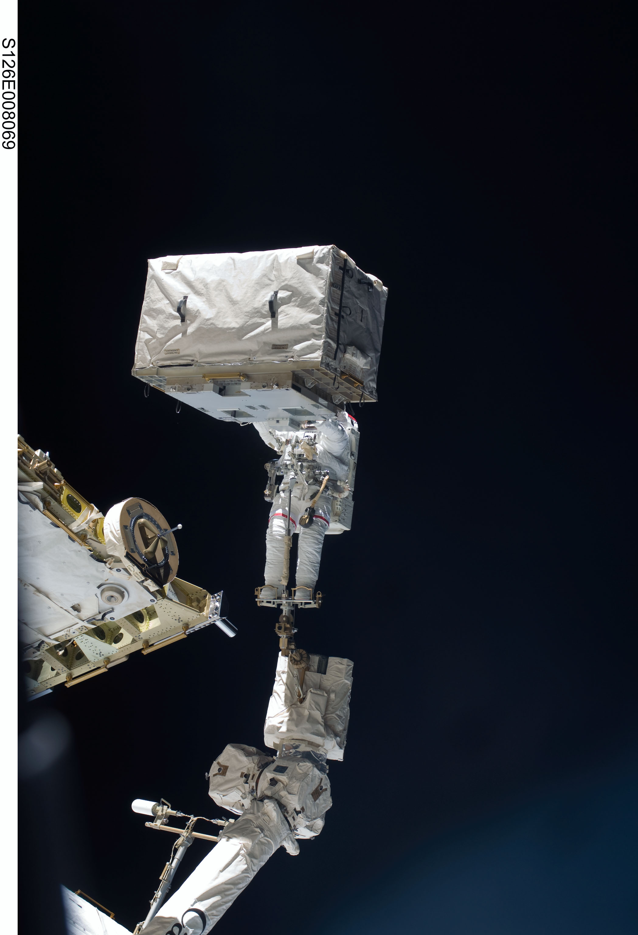 Golova astronavta modernizirovana vo vremya kosmicheskoi progulki
