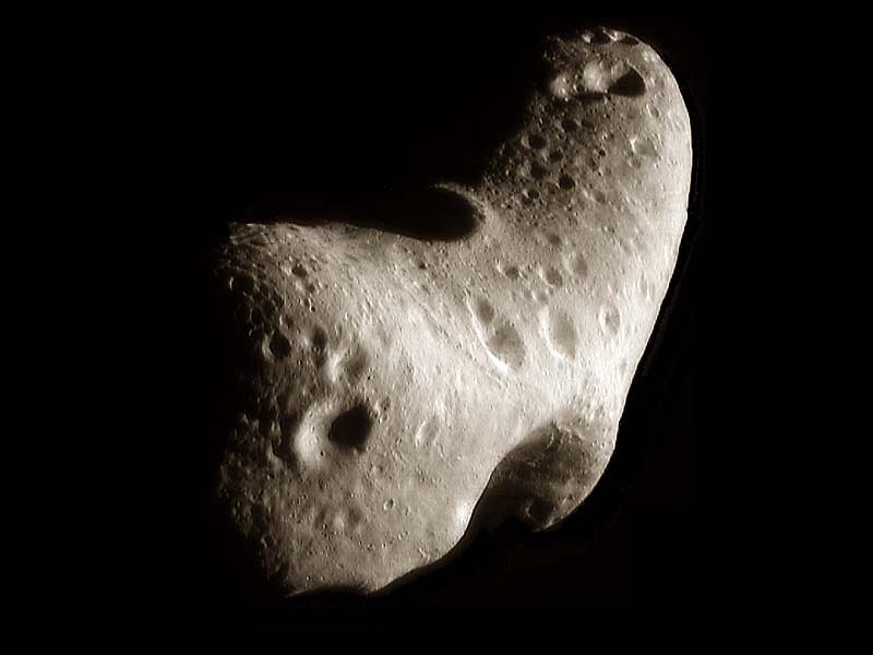 Trehmernaya model' asteroida Eros