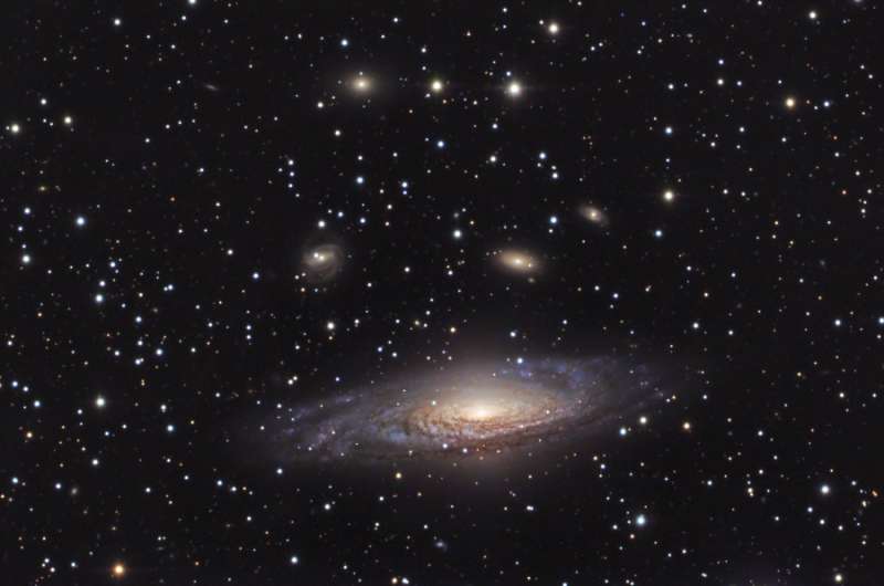  NGC 7331  ,   