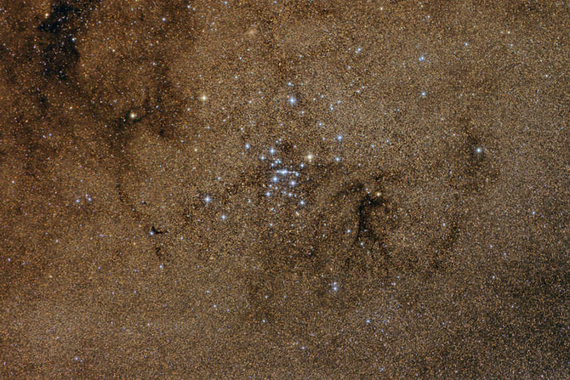 Rasseyannoe zvezdnoe skoplenie M7 v Skorpione