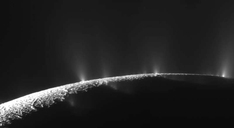 Cassini Flyby Shows Enceladus Venting
