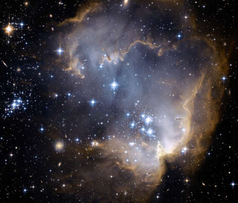 NGC 602 и то, что за ним