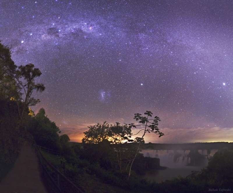 Звездная ночь над водопадами Игуазу