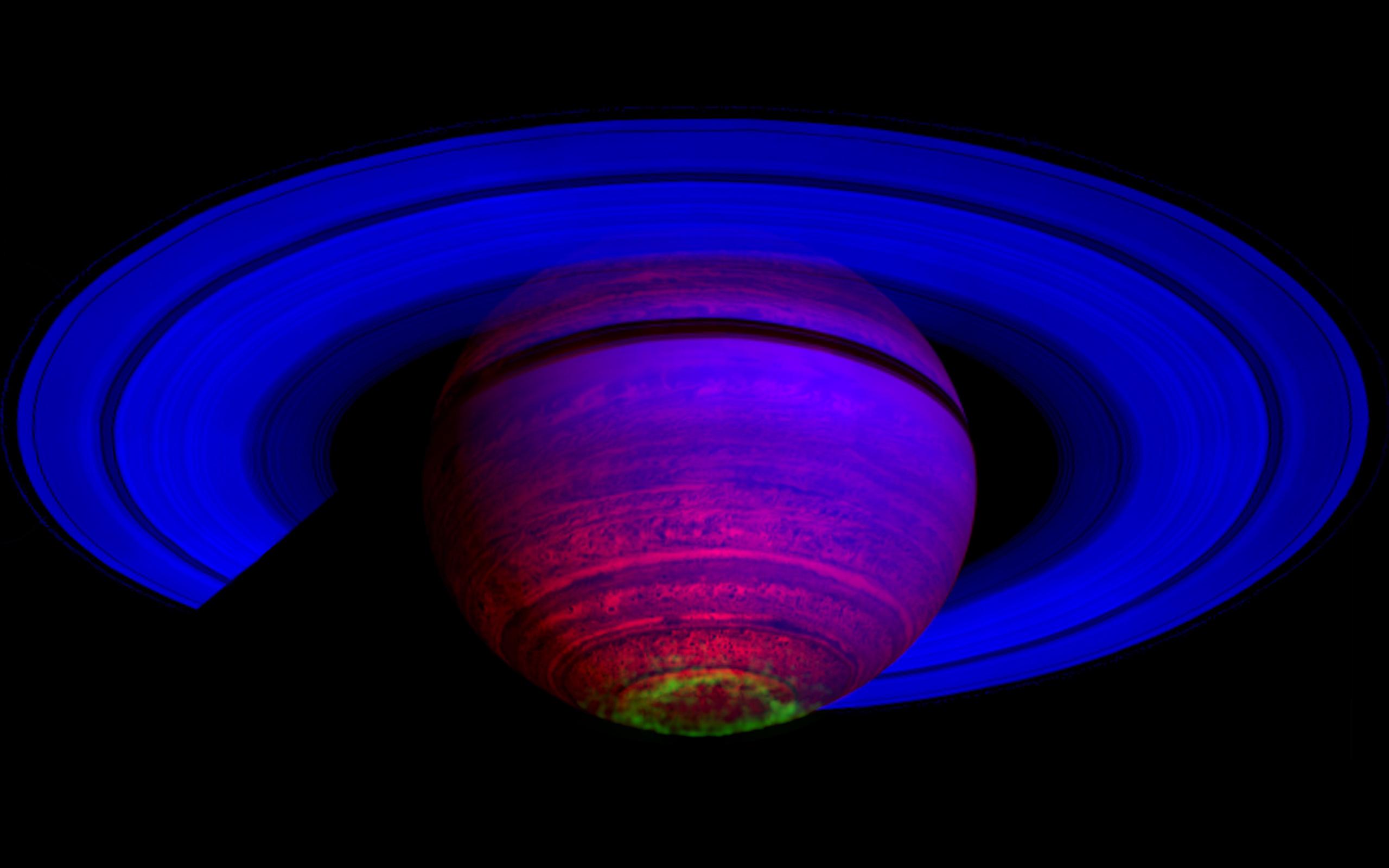 Tancuyushie polyarnye siyaniya na Saturne