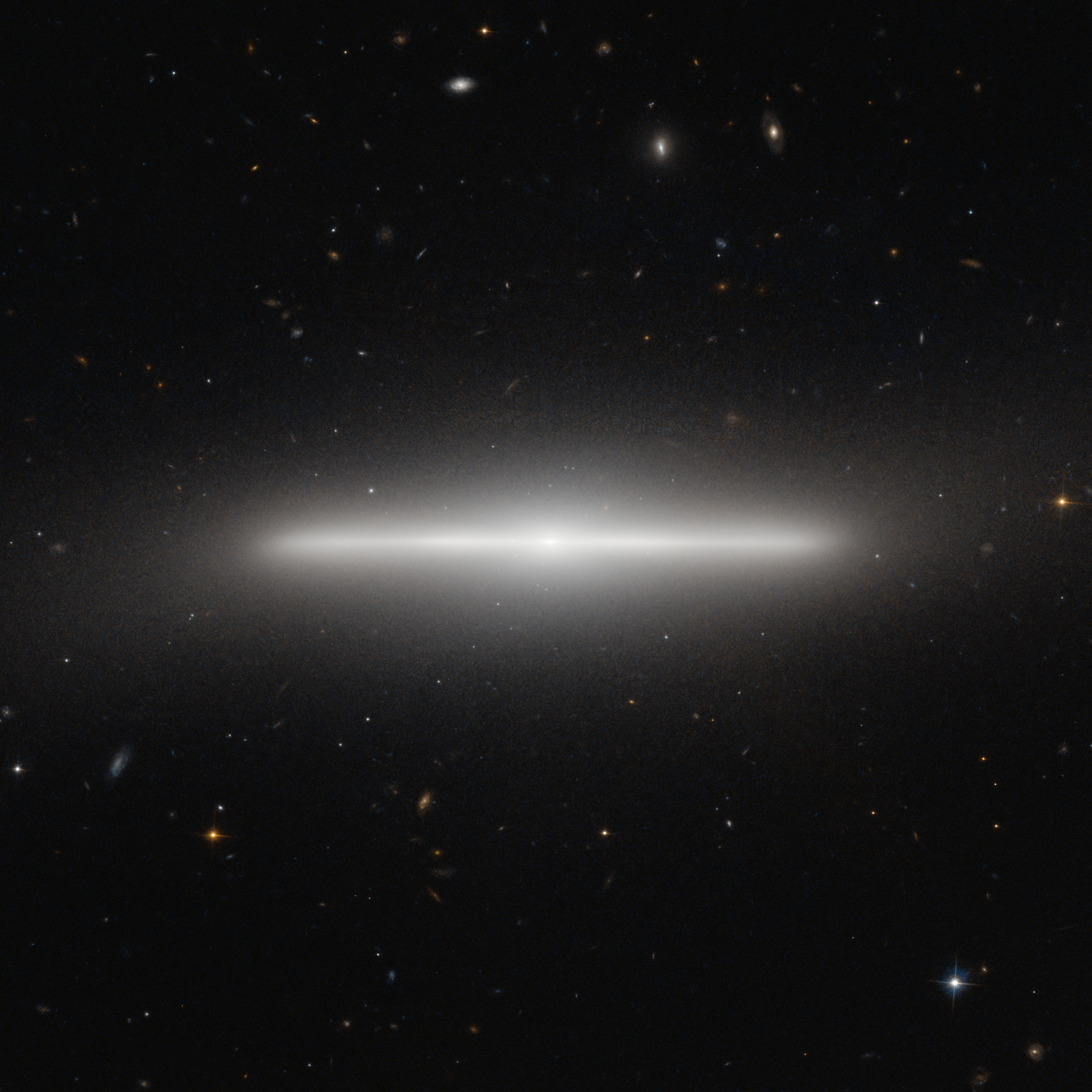 NGC 4452: ochen' tonkaya galaktika