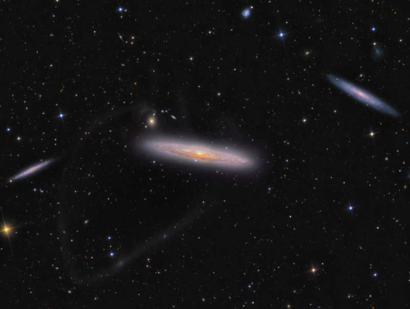 Звездные потоки в NGC 4216
