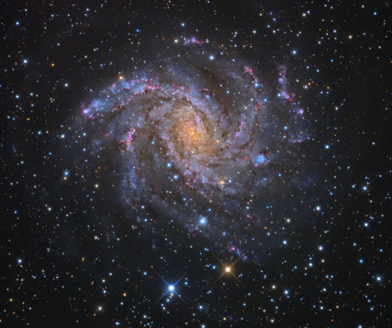 NGC 6946: galaktika Feierverk