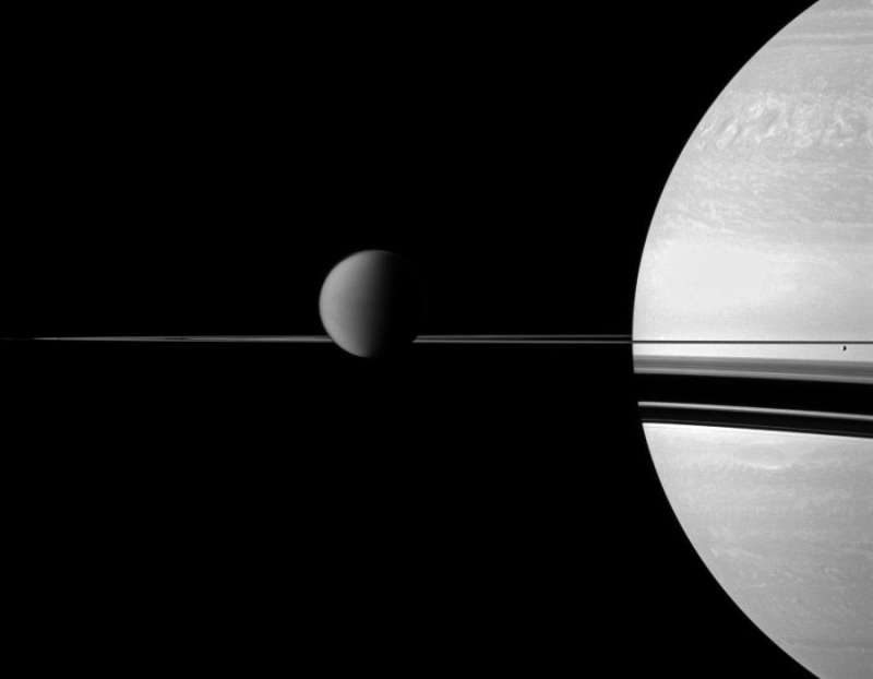 Titan, kol'ca i Saturn s apparata Kassini