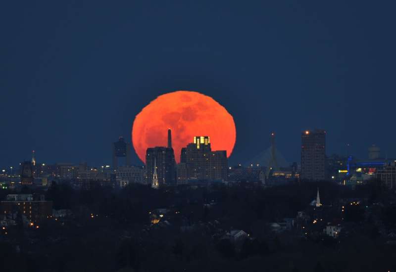 Восход Луны над Бостоном