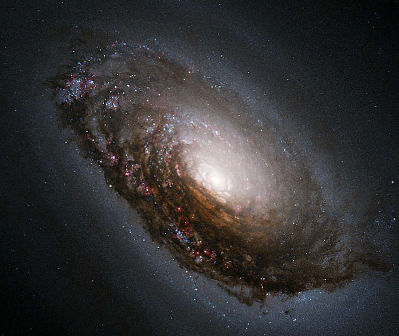 M 64: galaktika Spyashaya Krasavica