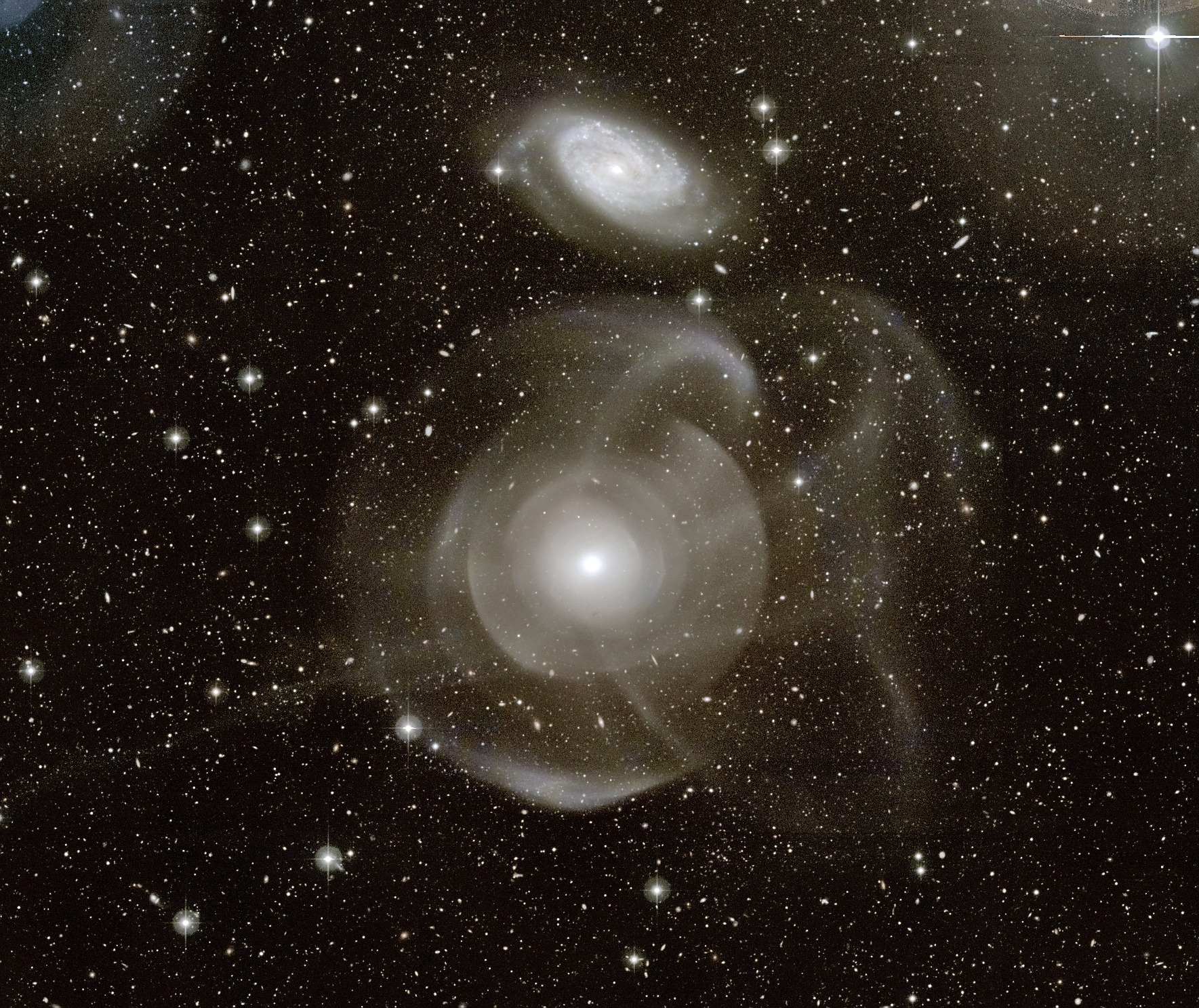 Galaktika NGC 474: kosmicheskii blender