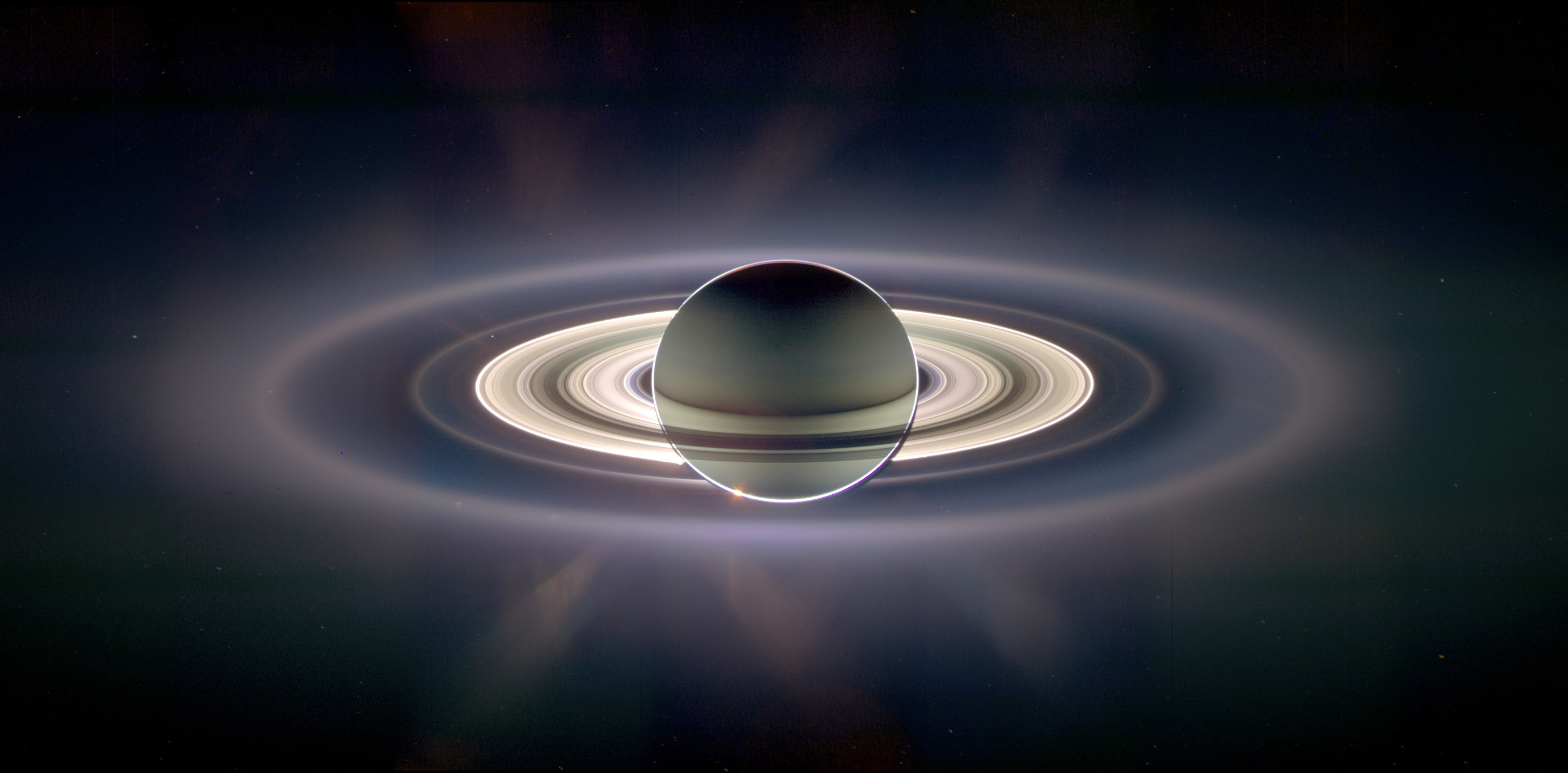 V teni Saturna