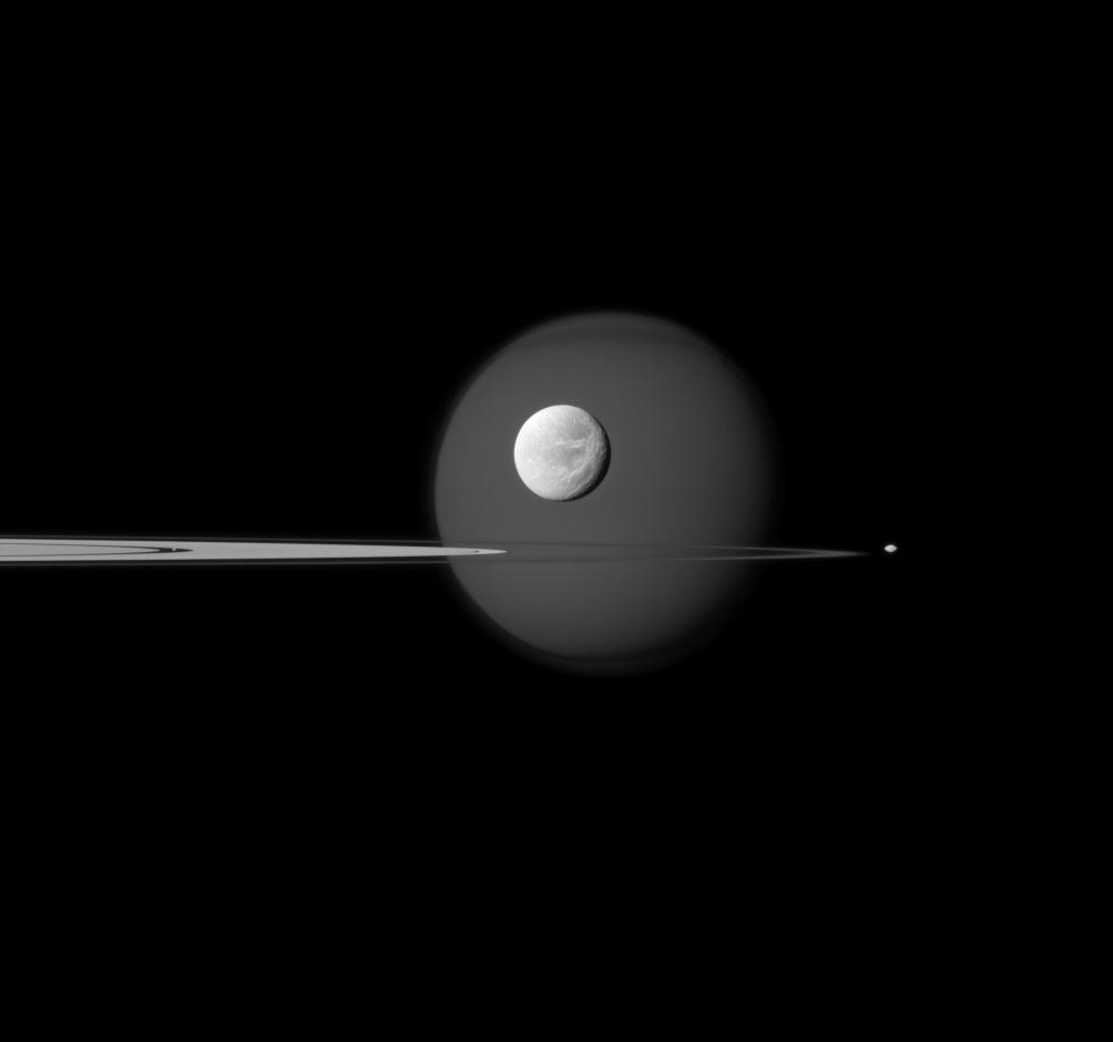 Kol'ca Saturna: vnutri, skvoz' i vne.
