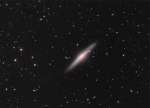 NGC 2683: спиральная галактика, видимая с ребра