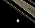 Сатурн: яркая Тефия и старые кольца