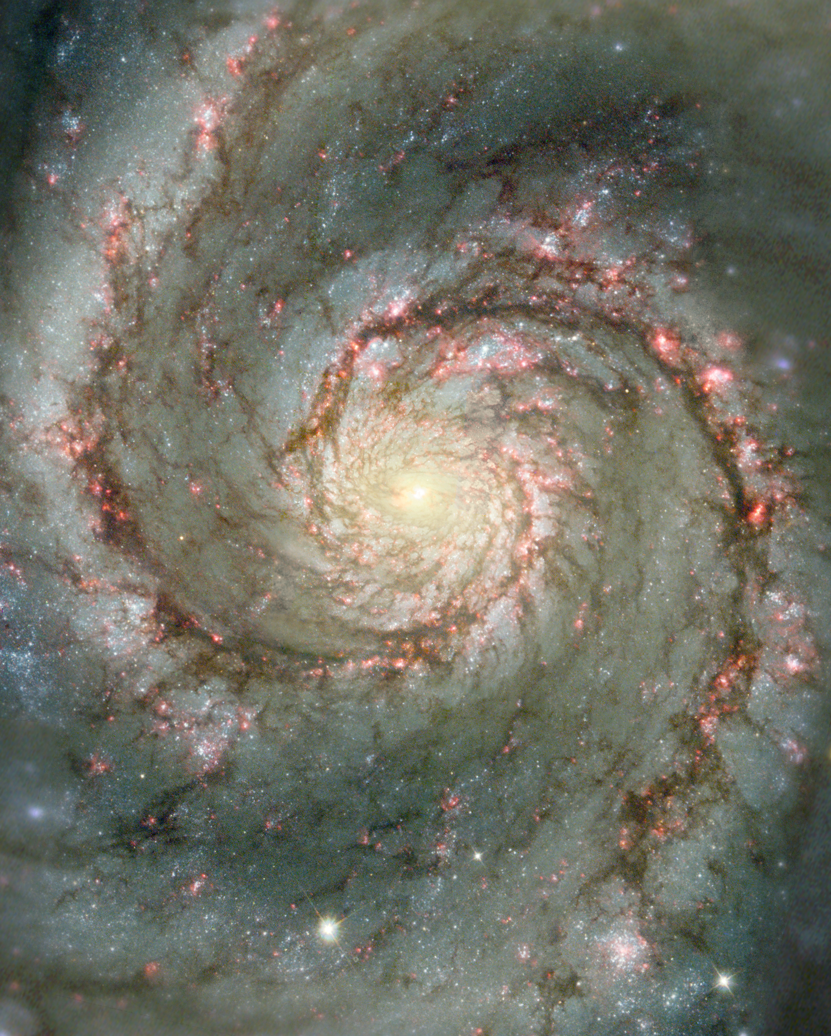 M51: pyl' i zvezdy v galaktike Vodovorot