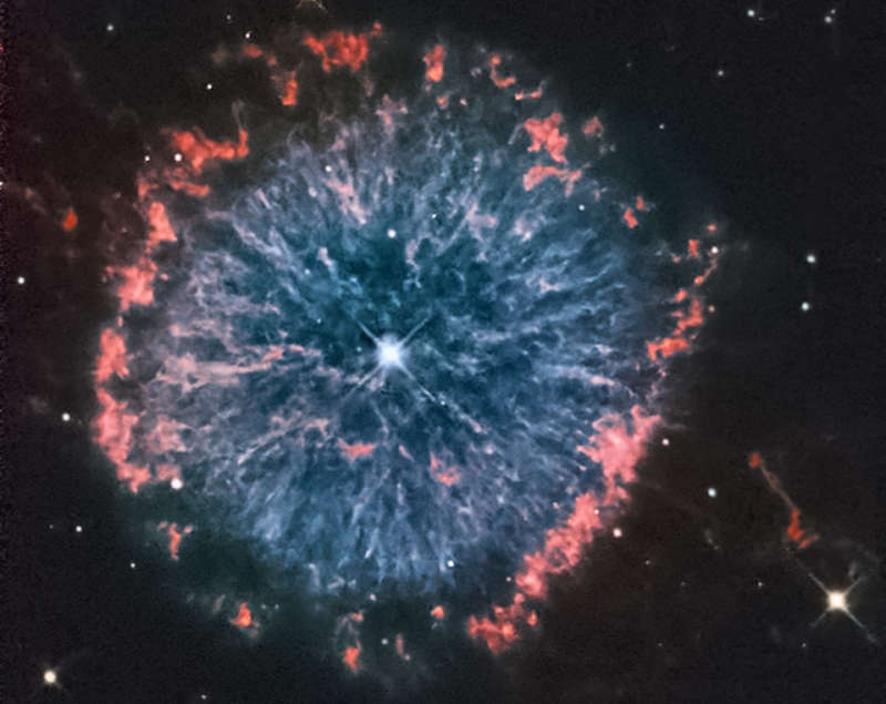 NGC 6751: туманность Сияющий глаз