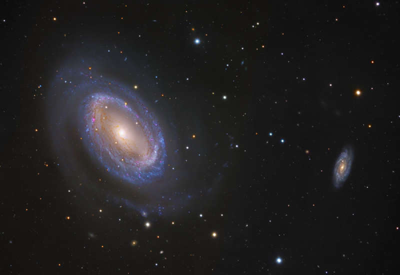 NGC 4725: спиральная галактика с одним рукавом