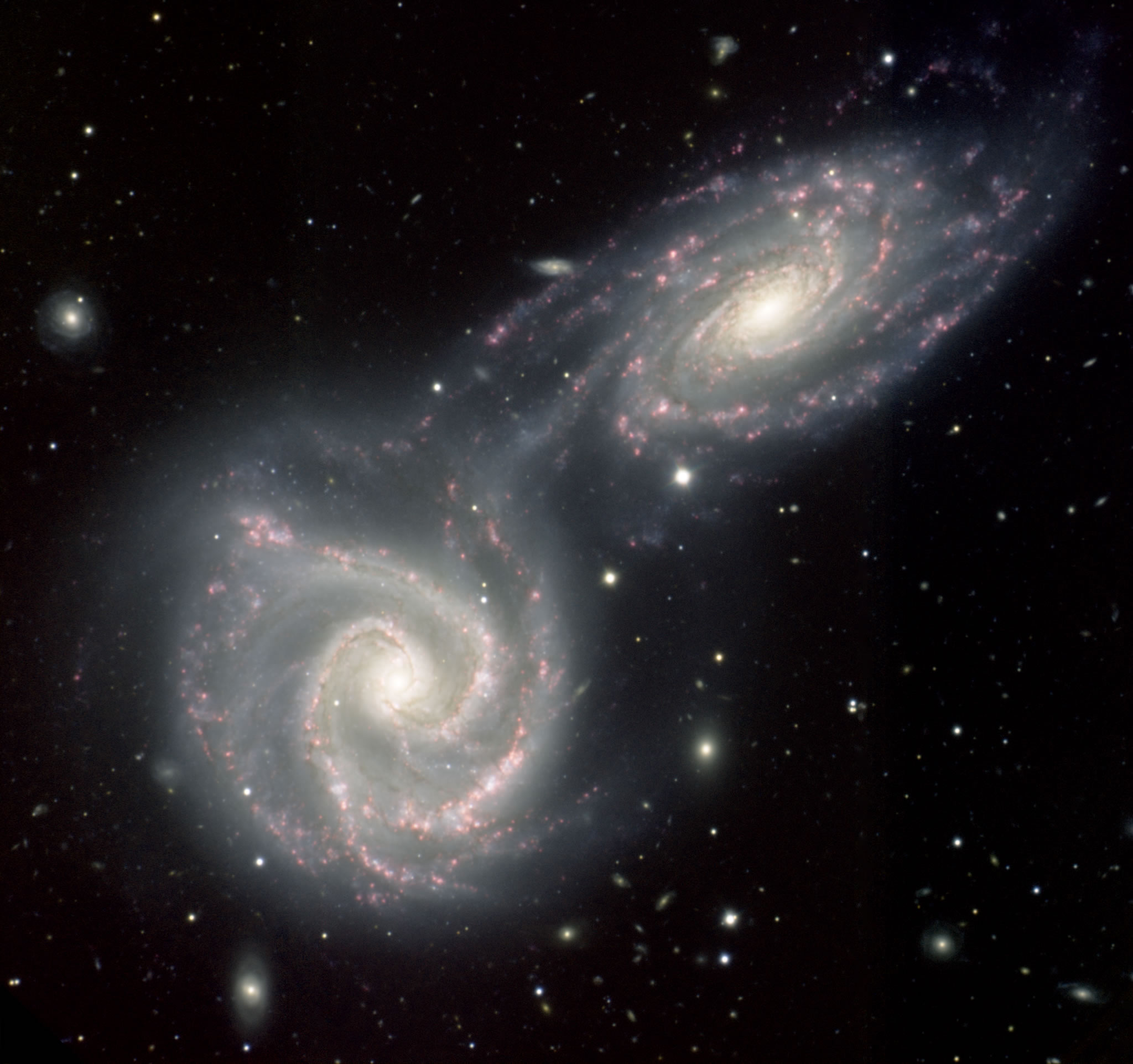Stalkivayushiesya spiral'nye galaktiki Arp 271