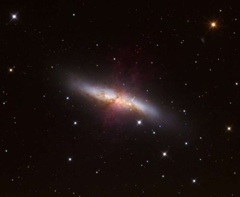 Яркая сверхновая в M82