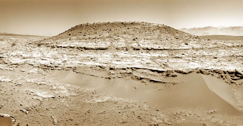 Кьюриозити исследует Выдающуюся вершину на Марсе
