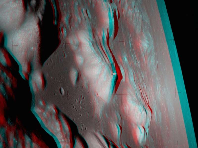 Apollon-17: stereo-foto s Lunnoi orbity