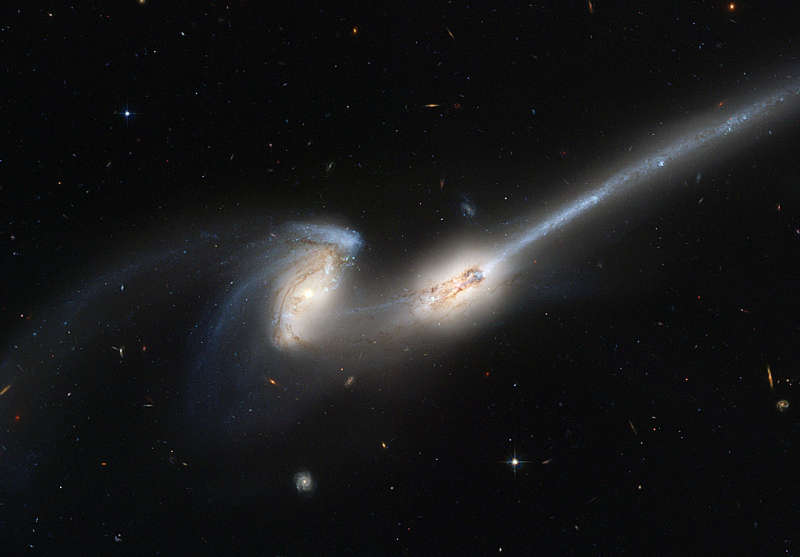 NGC 4676: kogda stalkivayutsya myshi