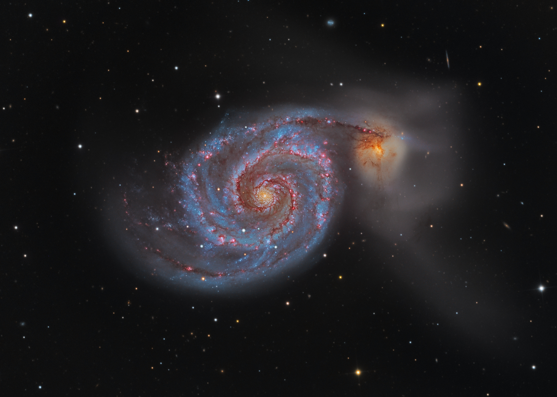 Стационарные звезды. Галактика водоворот м51. М51 водоворот. Галактика водоворот в созвездии гончих псов. Галактика водоворот m51 и NGC 5195.
