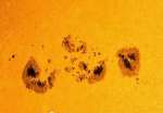 Группа солнечных пятен  AR 2339 пересекает Солнце