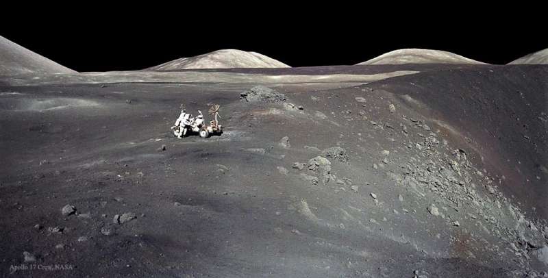 Аполлон-17 у кратера Шорти