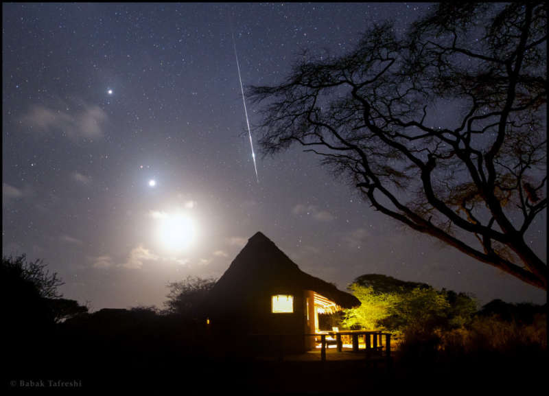 Utro v Kenii: Luna, planety i meteor iz potoka Tauridy
