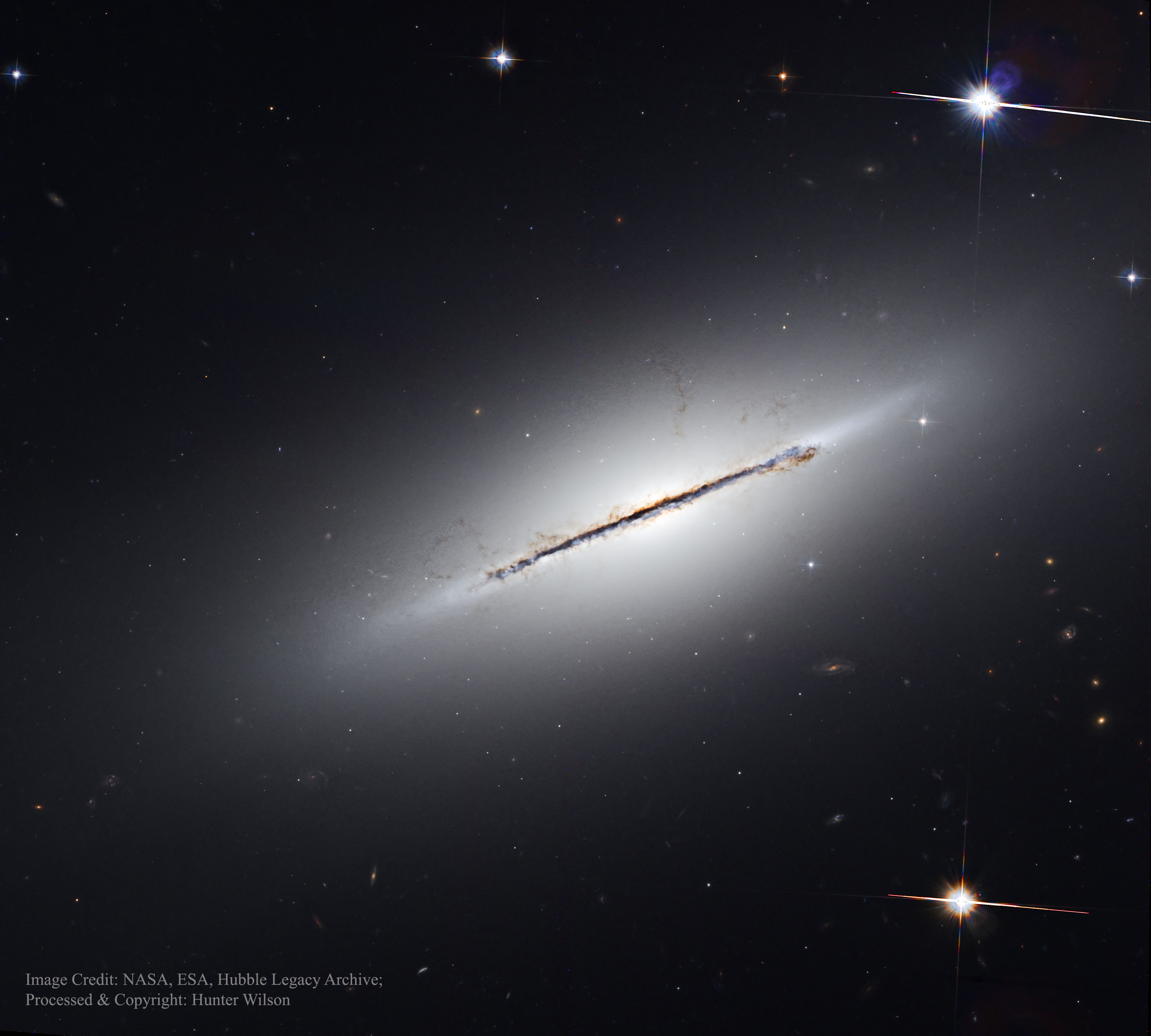 NGC 5866: galaktika s rebra