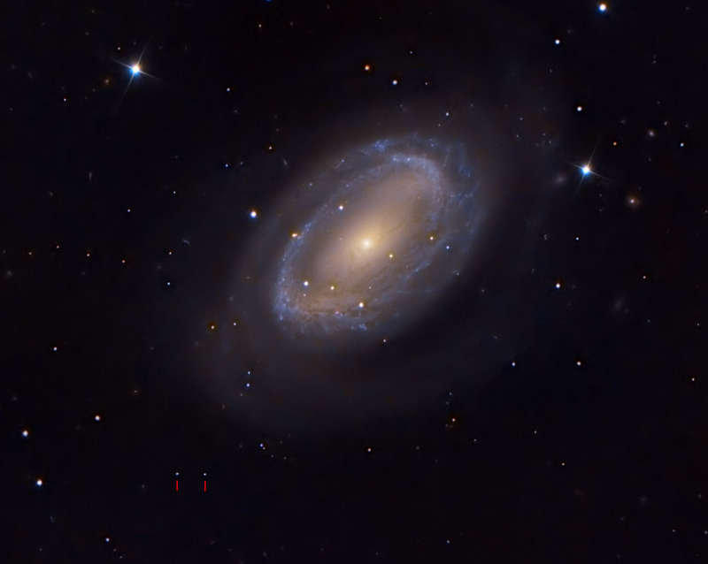 "Пасхальный кролик" подходит к NGC 4725