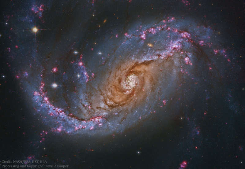 NGC 1672: спиральная галактика с перемычкой от "Хаббла"