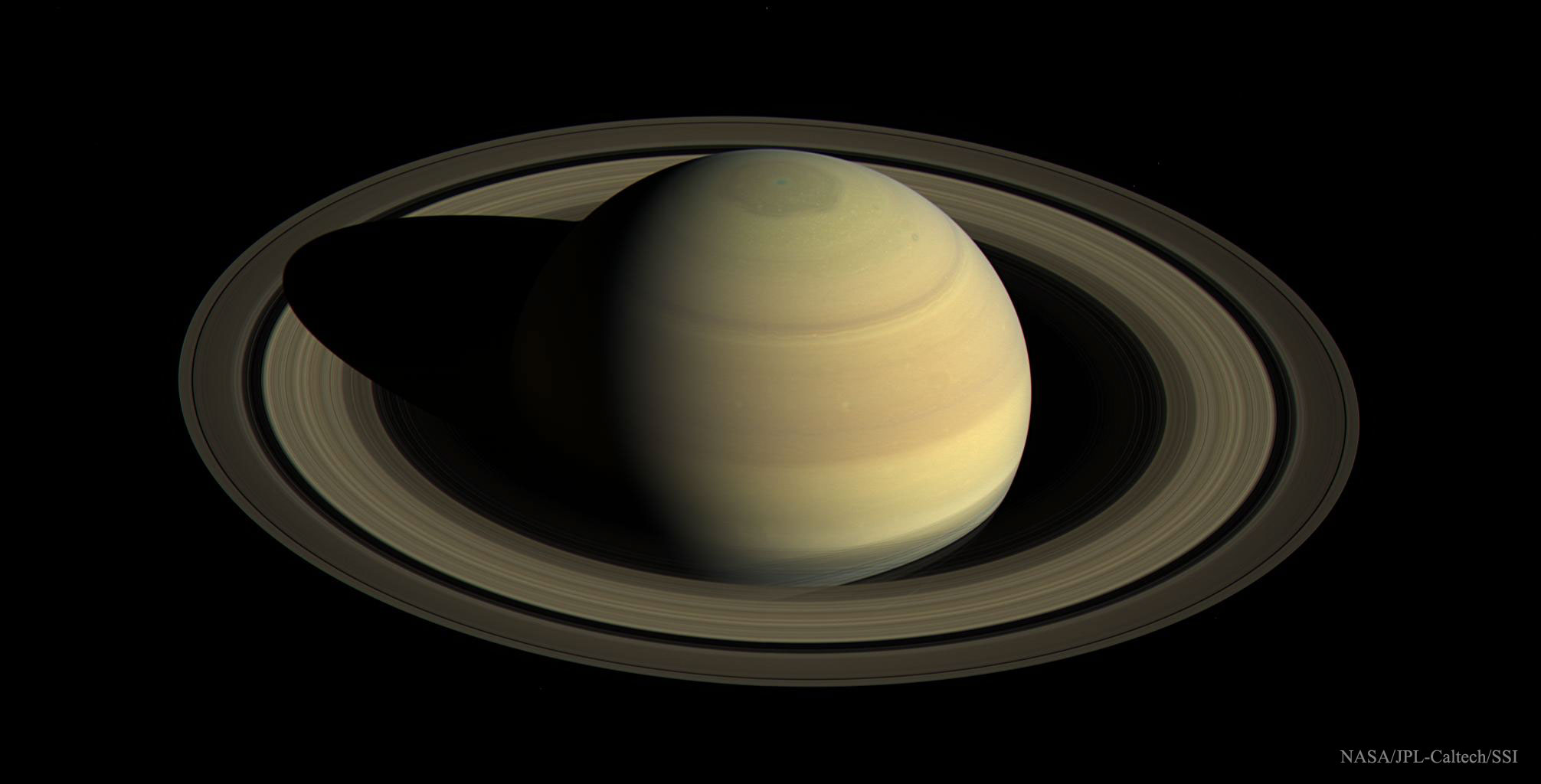 Saturn: vid sverhu