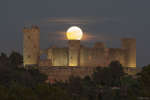 Superluna nad ispanskim zamkom