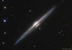 NGC 4565: galaktika, vidimaya s rebra