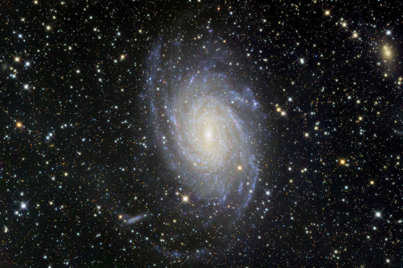 Спиральная галактика NGC 6744