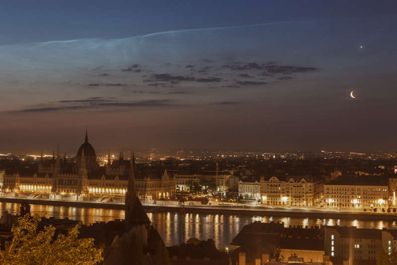 Соединение перед солнцестоянием над Будапештом