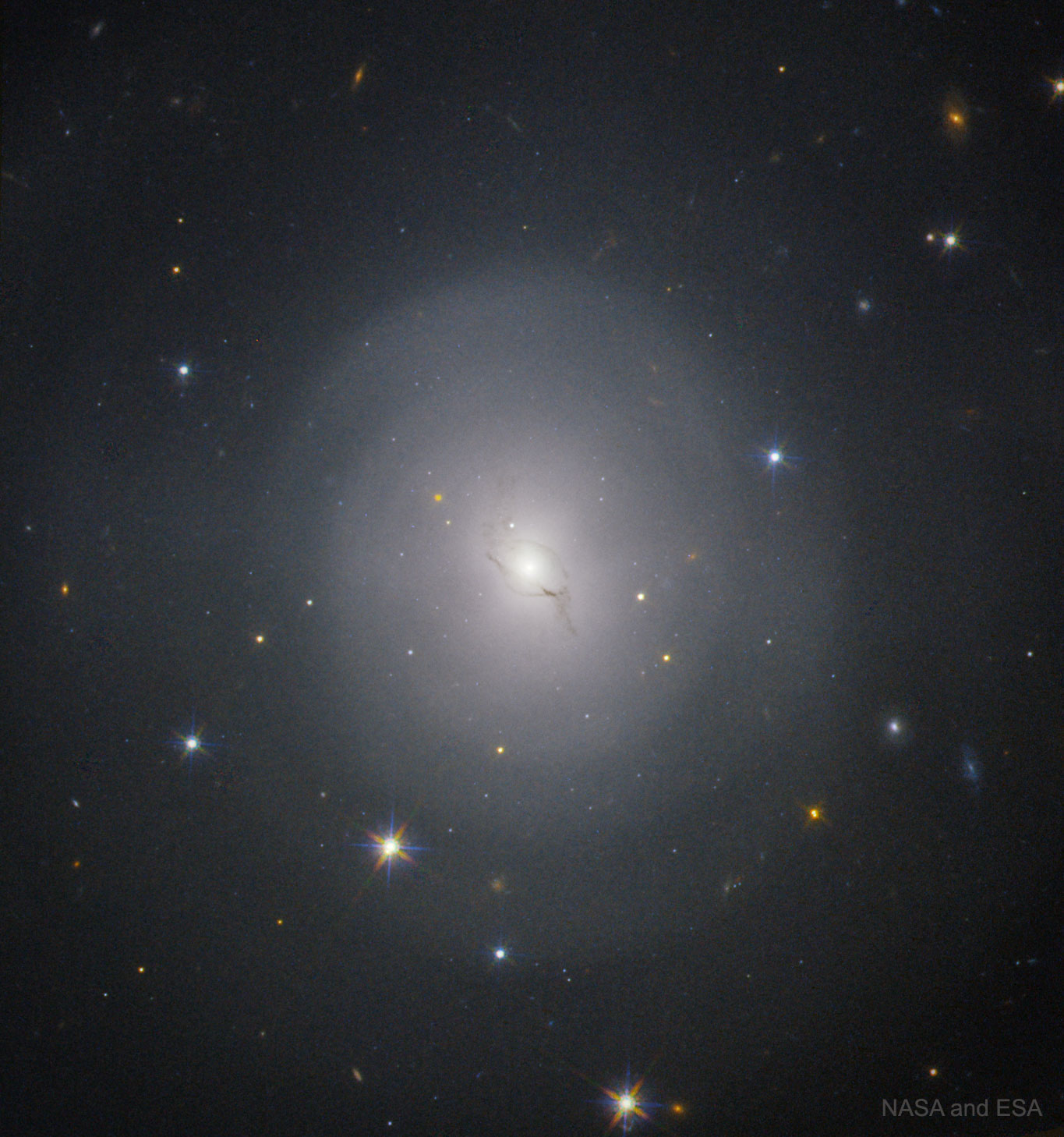 NGC 4993:    