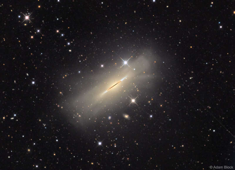 Галактика Веретено: вид с ребра