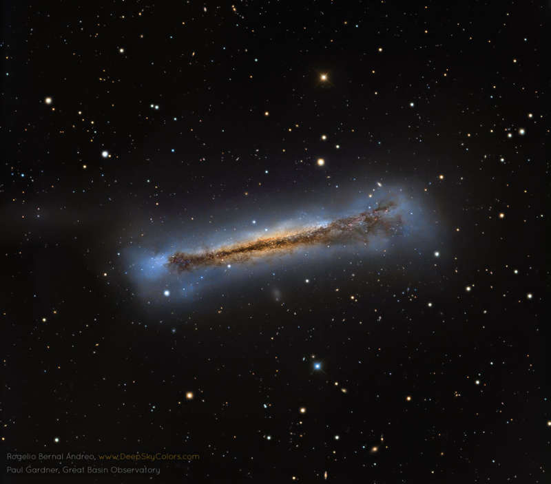 Vid sboku na spiral'nuyu galaktiku NGC 3628