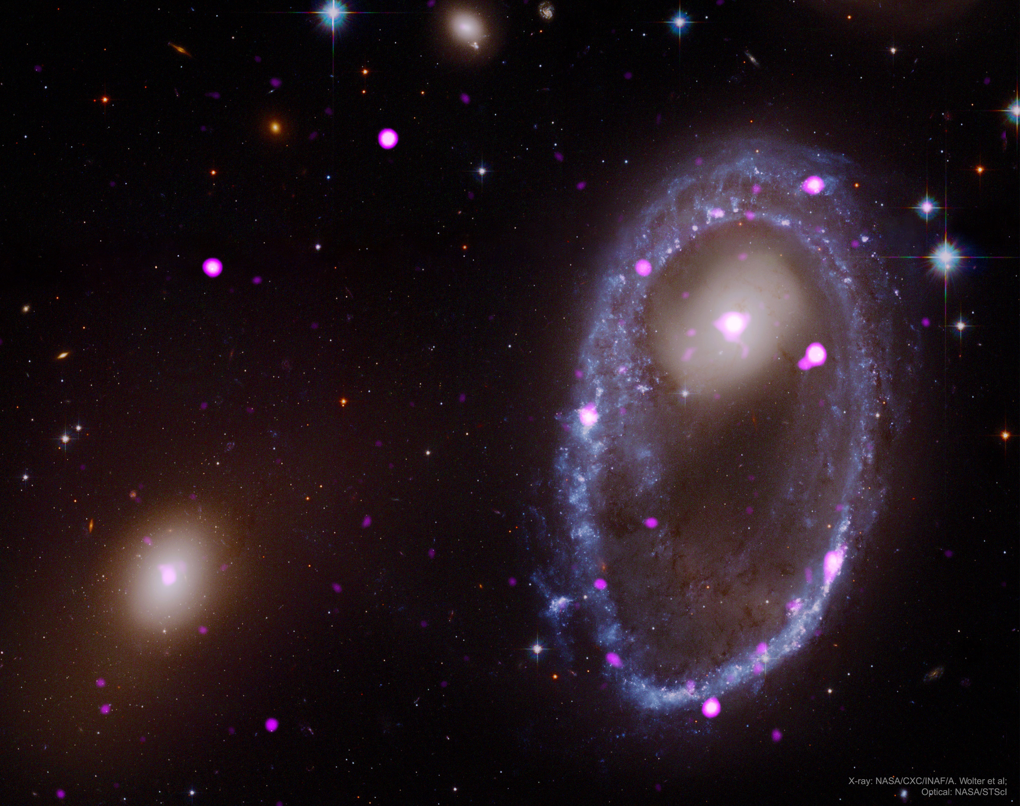 Kosmicheskoe stolknovenie sformirovalo kol'co vokrug galaktiki