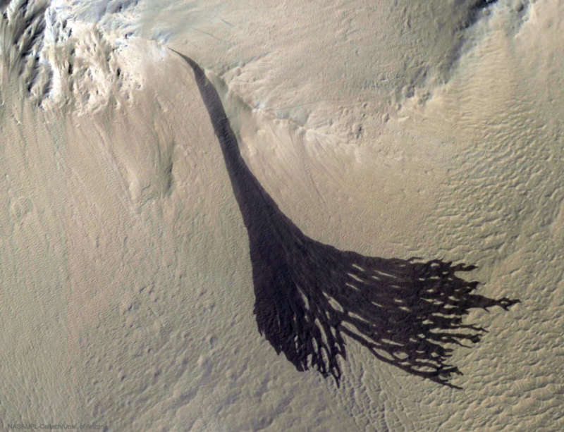 Rassheplenie temnyh polos na sklone na Marse