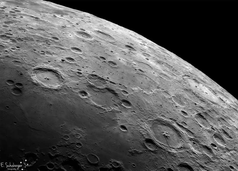 Лунные кратеры Лангрен и Петавий