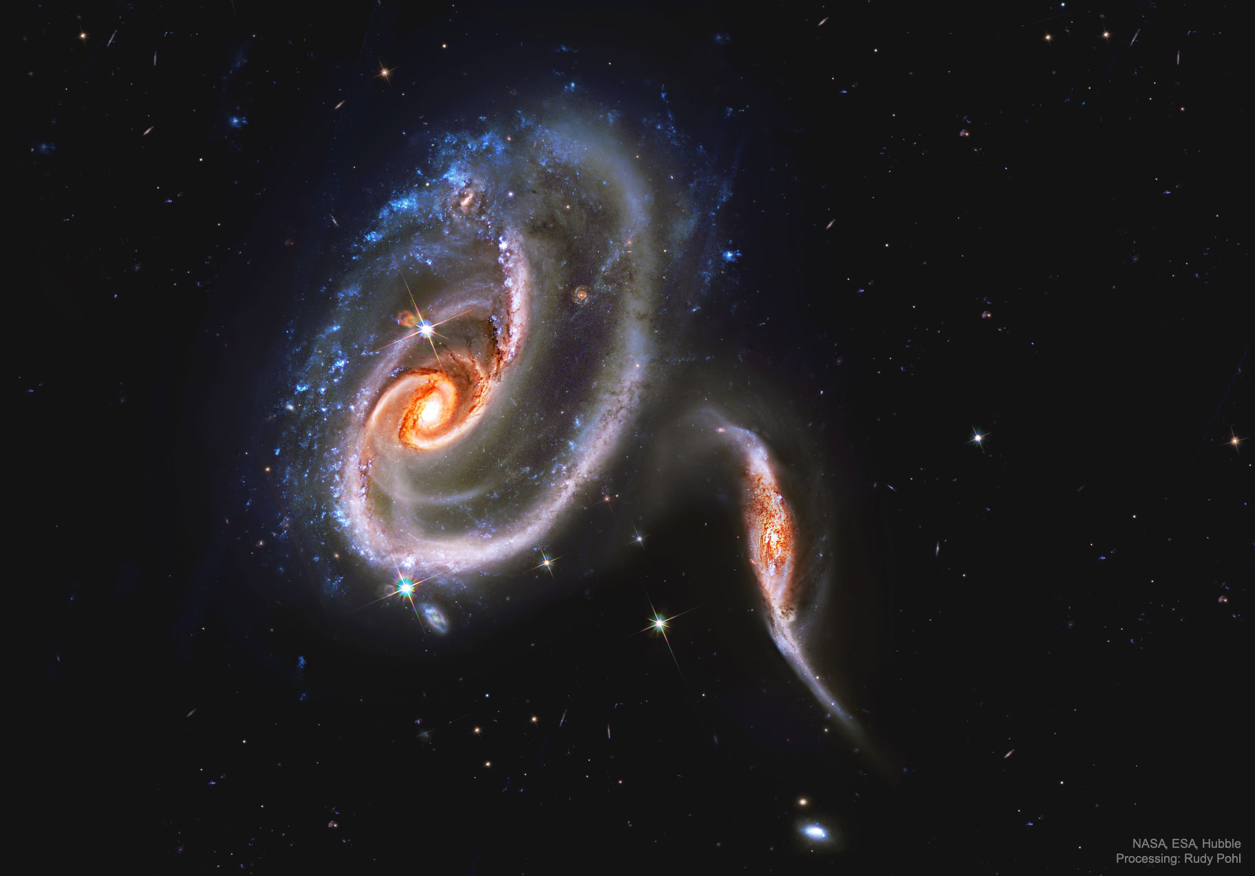 Arp 273: bitva galaktik ot teleskopa im.Habbla