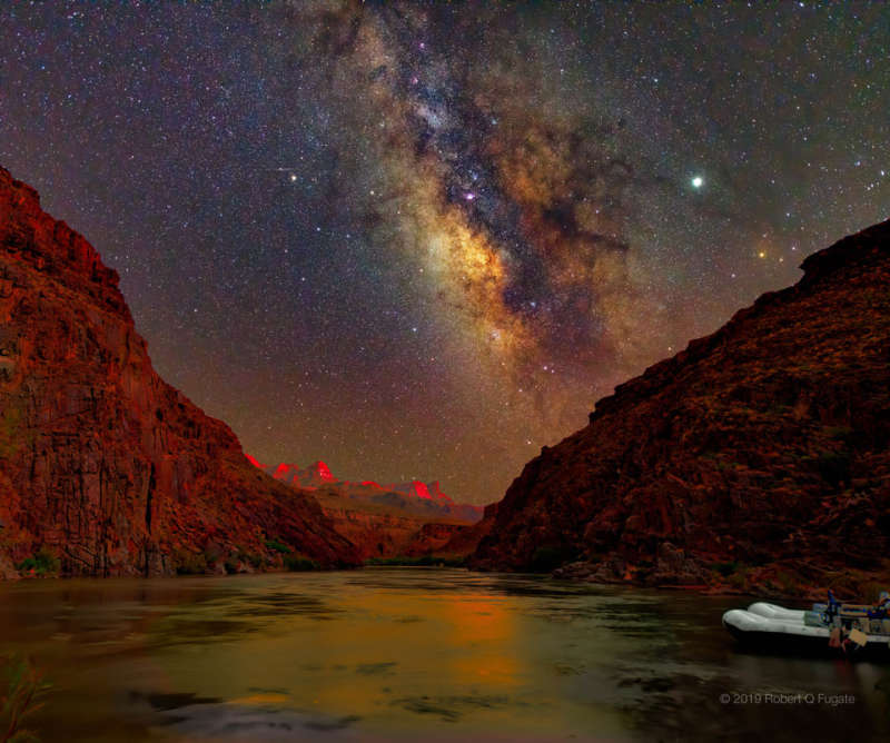 Ночное небо после заката над Большим каньоном