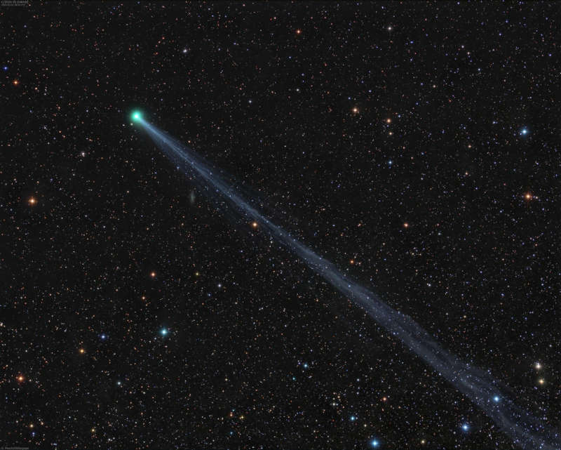 Dlinnyi hvost komety SWAN